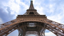 Insolite : des éoliennes en haut de la Tour Eiffel