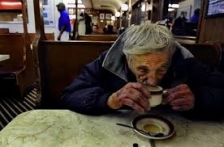 Au café de la solidarité