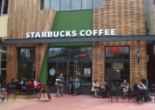 Starbucks abandonne ses gobelets jetables pour la cause écologique